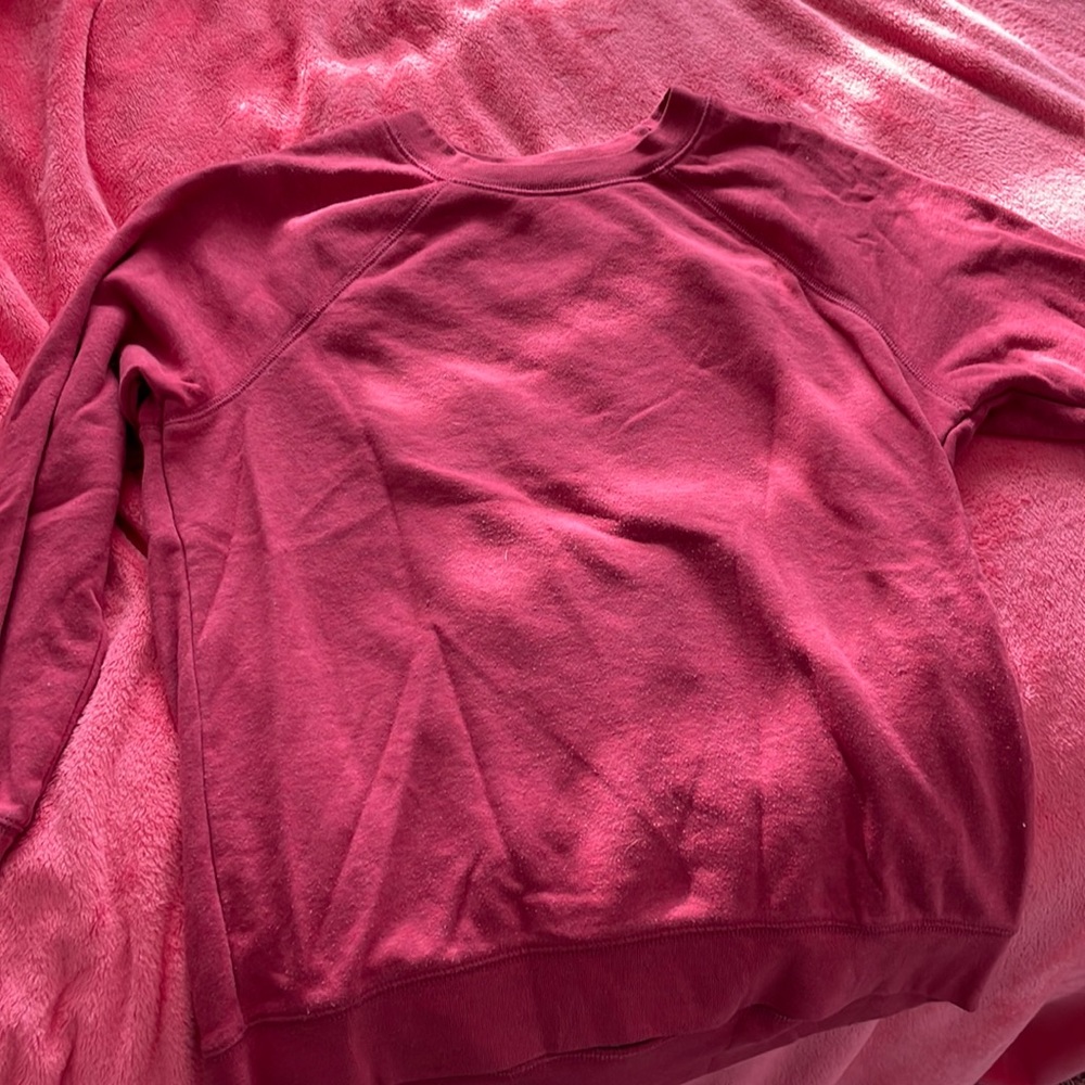 American Eagle Red/pink Crewneck